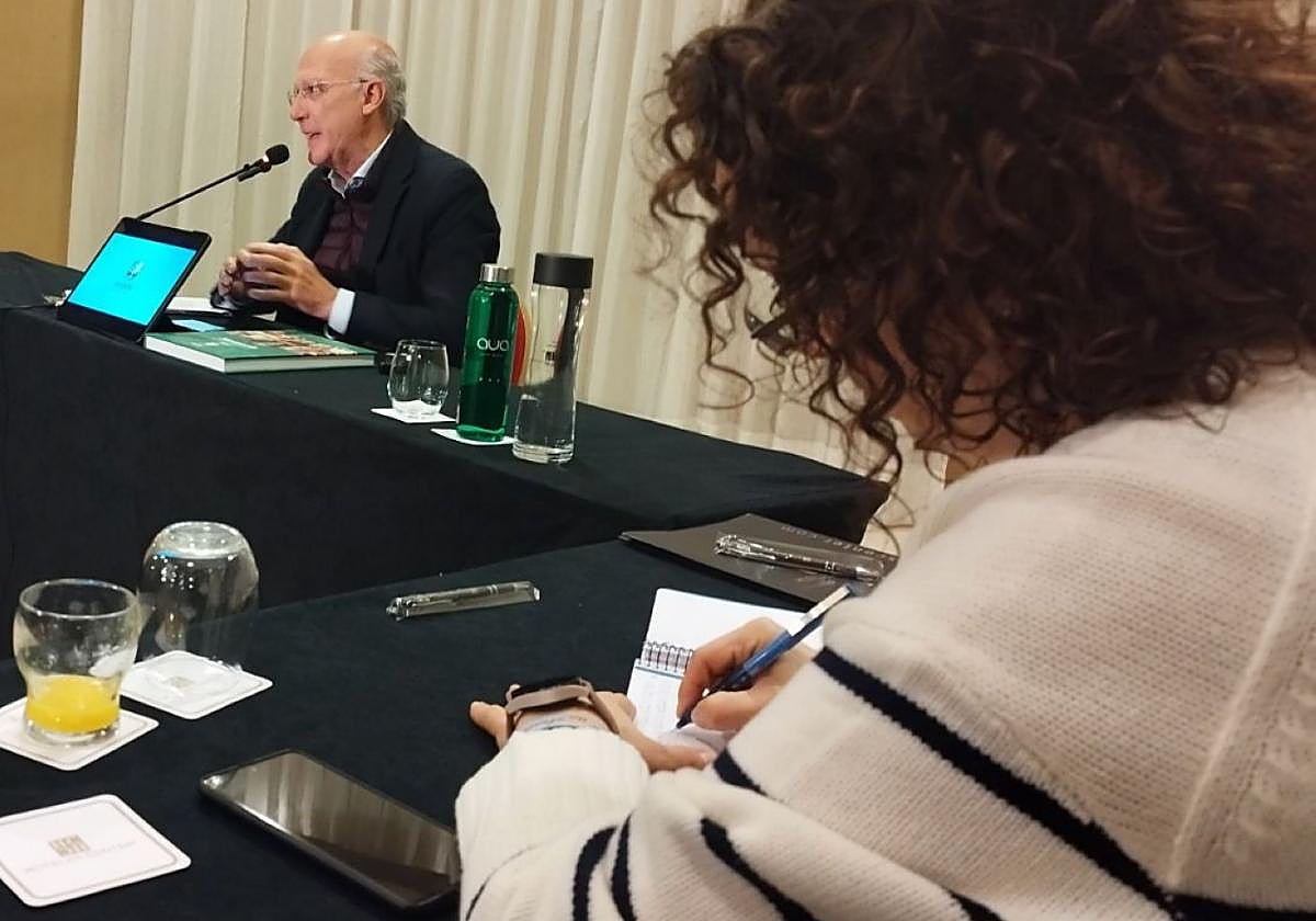 Antonio Rubio, uno de los promotores, presenta el proyecto.