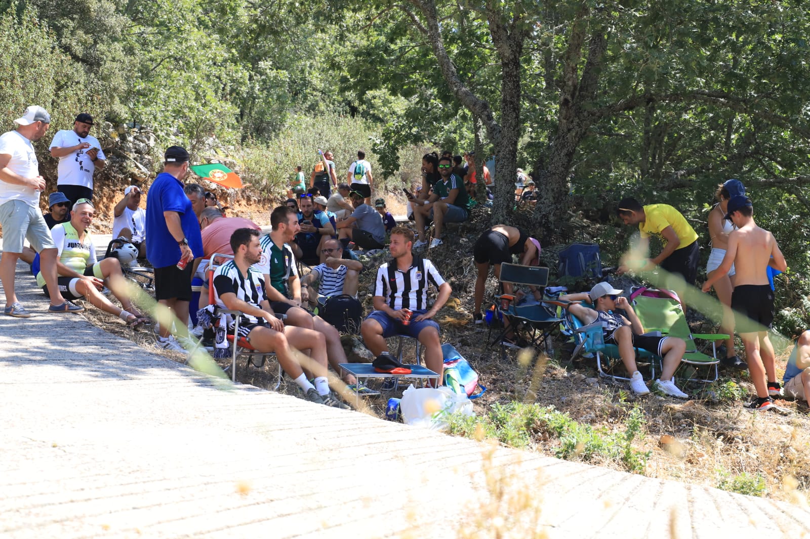 Fiesta de aficionados a la bici en el Pico Villuercas