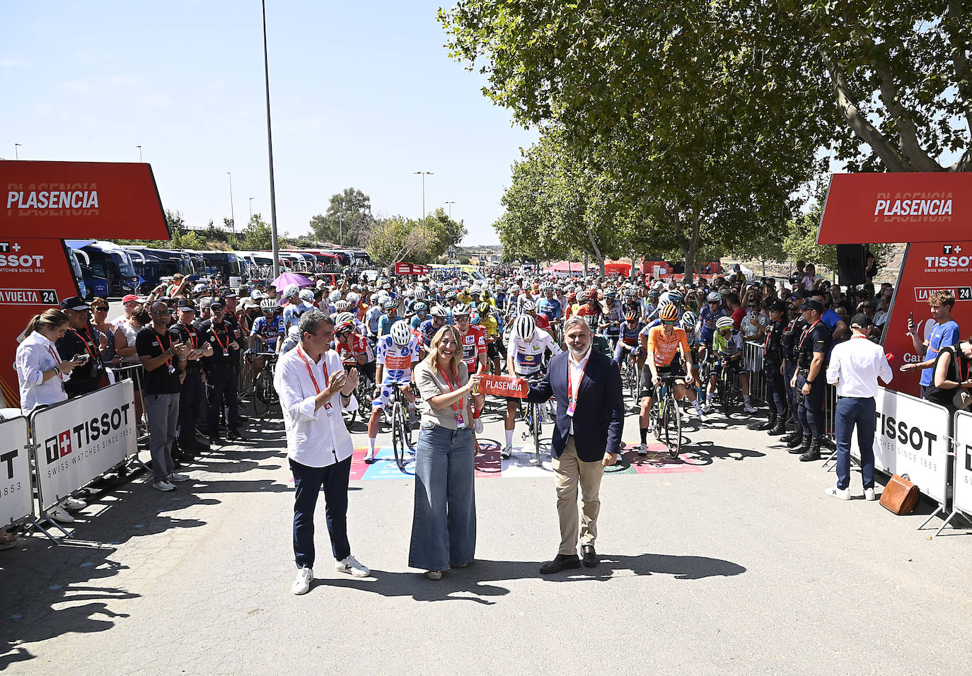 Plasencia se vuelca en la salida de la 4ª etapa de la Vuelta Ciclista a España