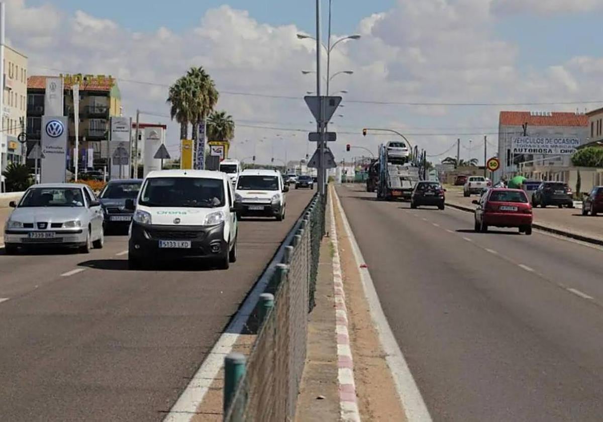 El carril bici y el acerado irán en paralelo a la EX-206.