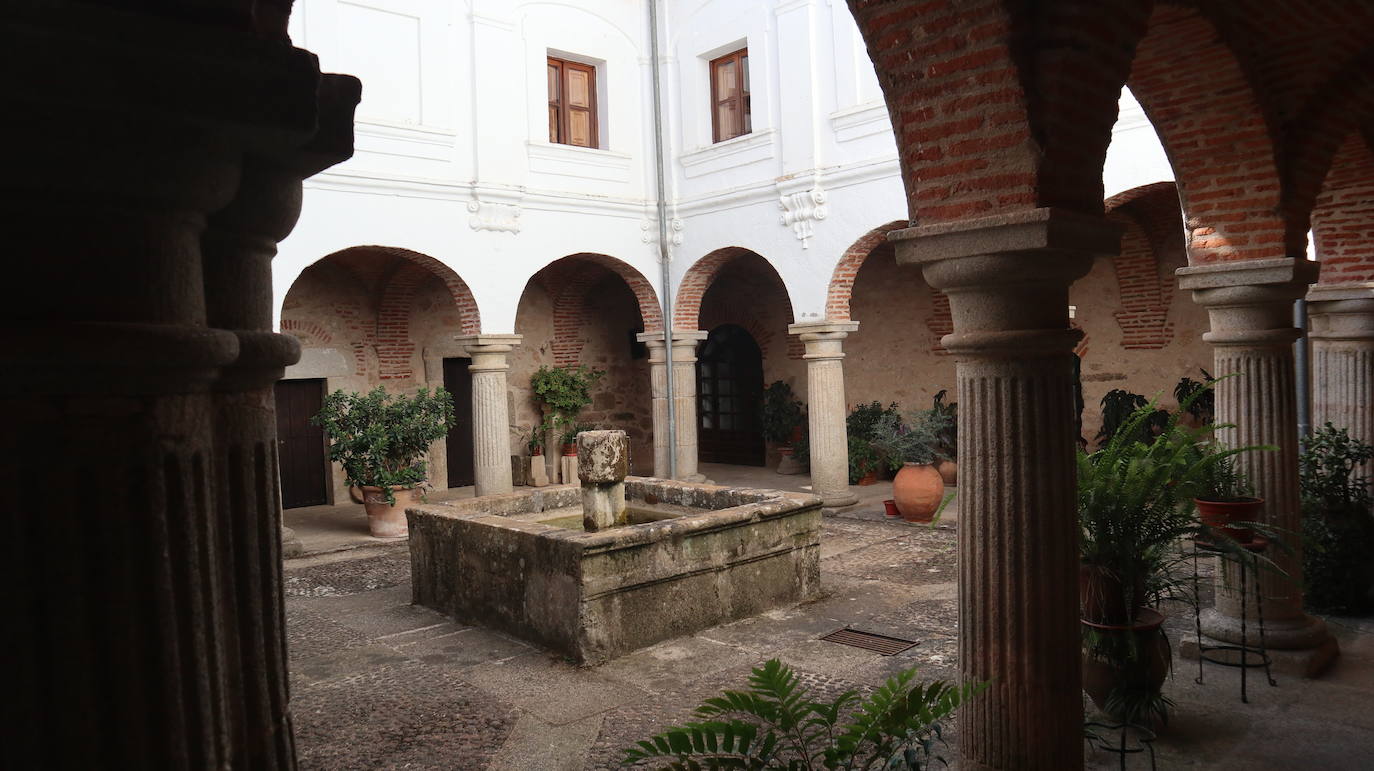 Claustro añadido posteriormente en el siglo XVIII para poder acoger a la gran cantidad de peregrinos que llegó a haber