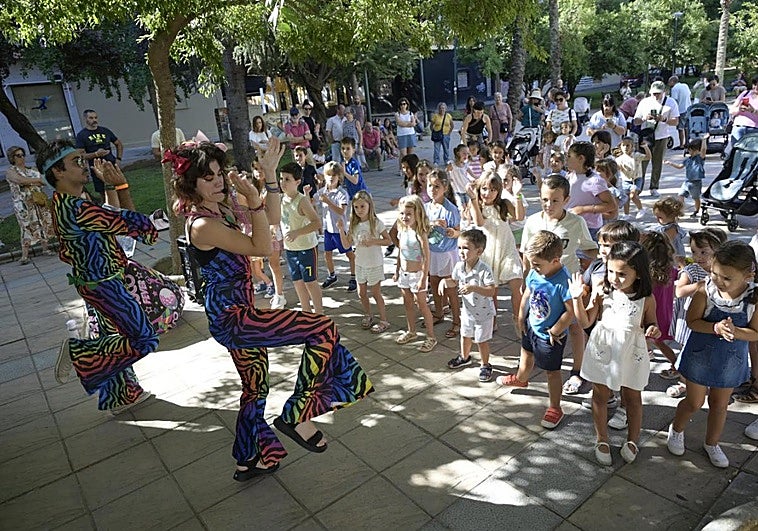 Actividad de DJ Bailón en el parque de Valdepasillas, ayer