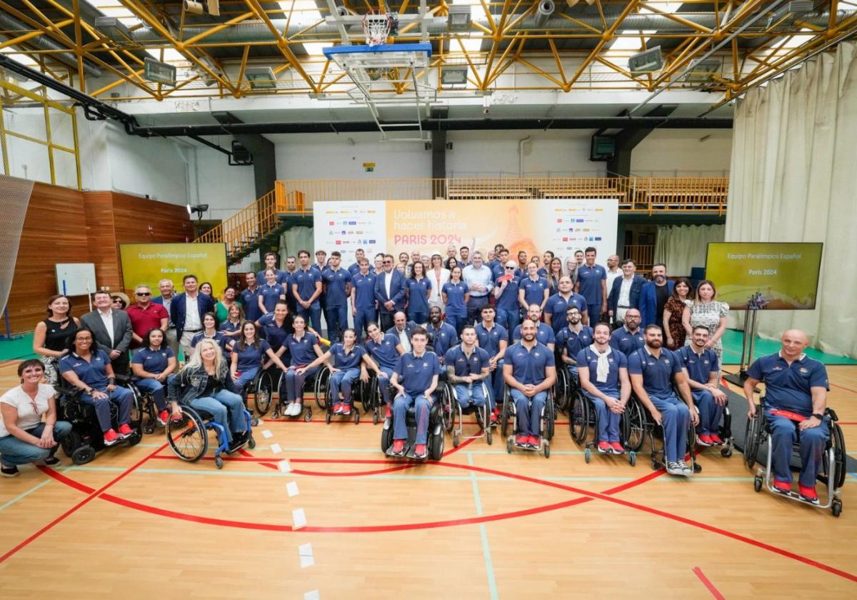 Foto de familia de los paralímpicos en el Consejo Superior de Deportes.