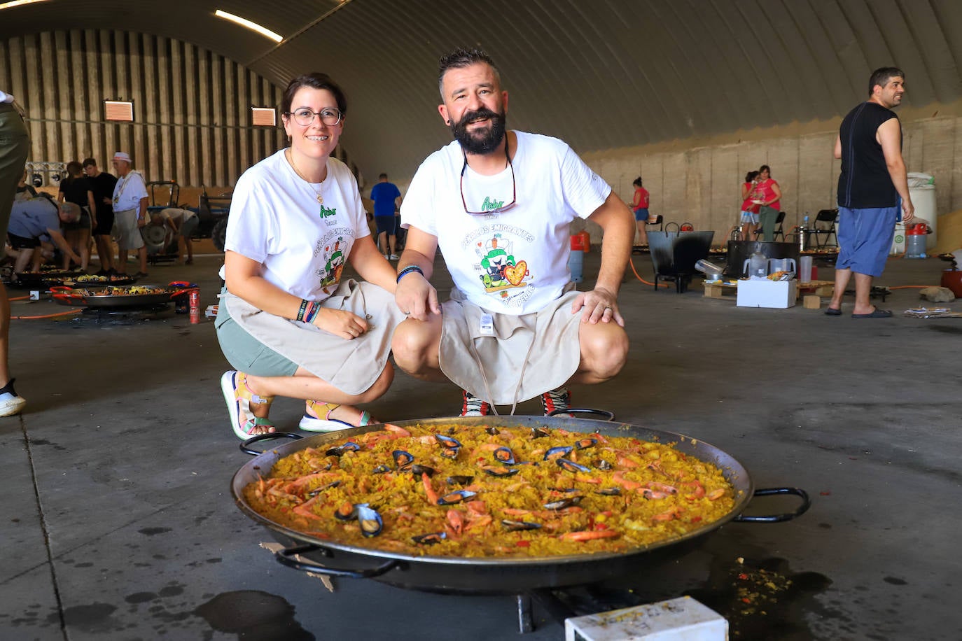 Fotos de las 23 paellas en Los Guadalperales para vecinos y emigrantes