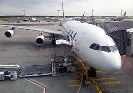 Sustituir un parabrisas de avión puede costar 50.000 euros. POLO