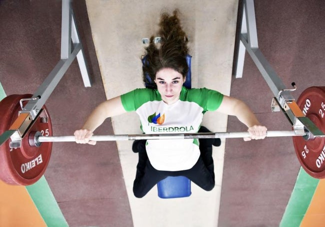 La haltera de Losar de la Vera Loida Zabala, en un entrenamiento.