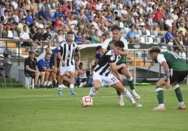 Antonio Pavón en el partido del Badajoz ante el Cacereño disputado este verano en el Nuevo Vivero.