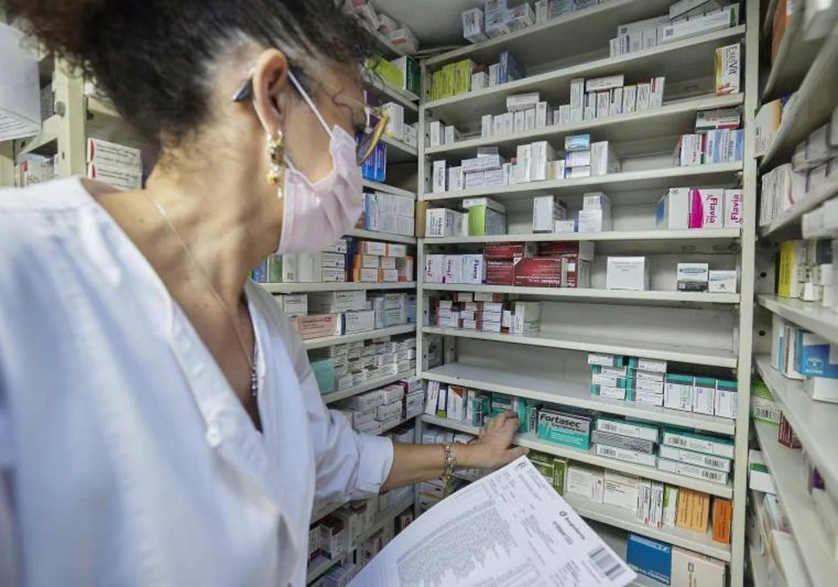 Medicamentos en el almacén de una farmacia.