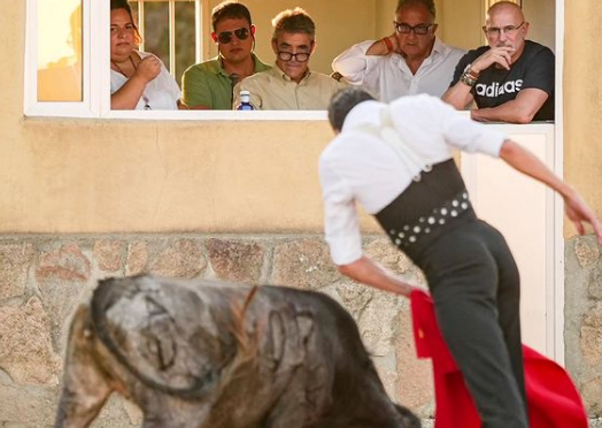 Imagen secundaria 1 - Fotos tomadas durante la visita de Luis de la Fuente a Emilio de Justo.