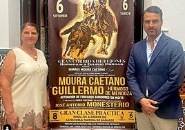 La concejala de Agricultura y Ganadería, María Fernanda Díaz, junto al promotor del festejo, Rodolfo Barquina el día de la presentación del festejo a principios del mes de agosto.
