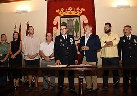 José Antonio Quijada Neila jura el cargo ante la presencia de Pizarro y su equipo de gobierno.