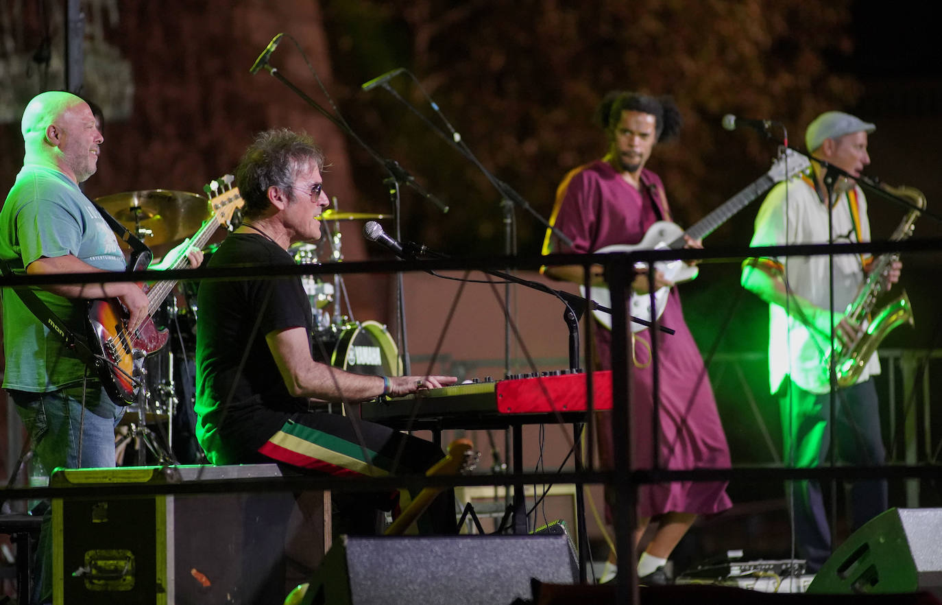 Fotos | Ambiente en la Plaza Alta de Badajoz en la clausura de la Ciudad Encendida