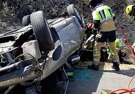 Los bomberos del Sepei actuando tras el suceso.