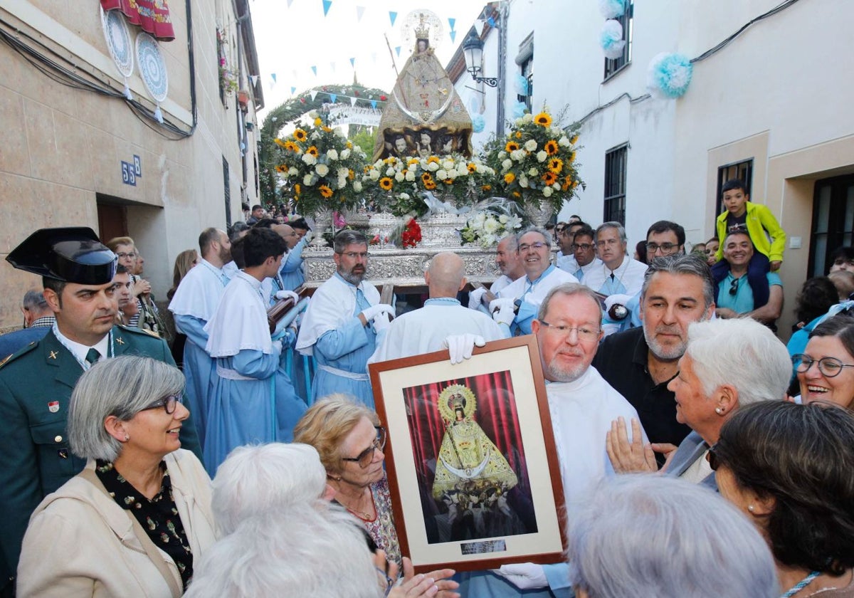 Procesión de bajada de la Virgen de la Montaña el pasado mes de abril.