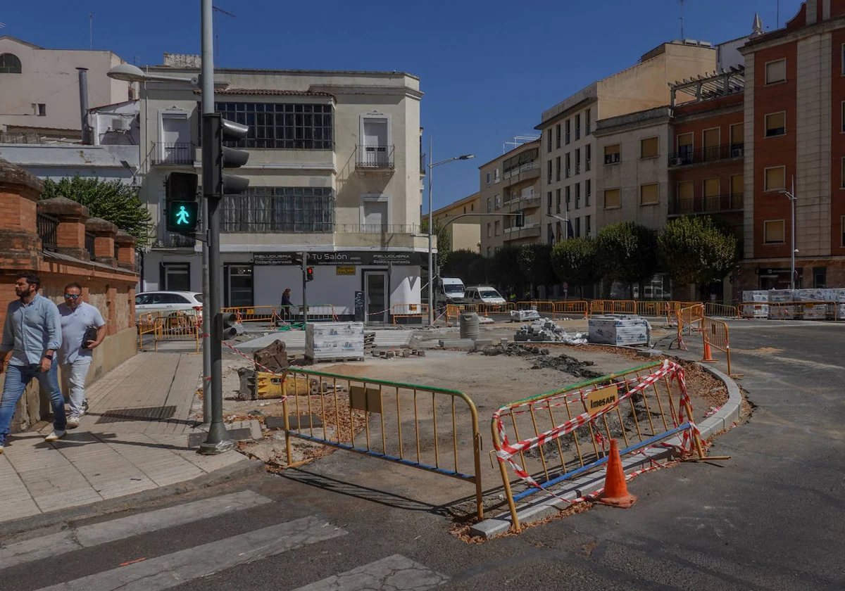 Obras en la plaza de Dragones de Hernán Cortés.