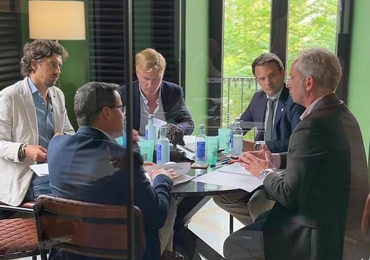 Reunión mantenida entre Carlos Urueña, Ignacio Gragera, Abel Bautista, José María Gallardo y Miguel Ángel Gallardo.