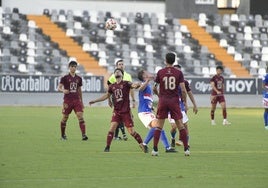 Partido amistoso del Badajoz frente al Don Benito en el Nuevo Vivero.