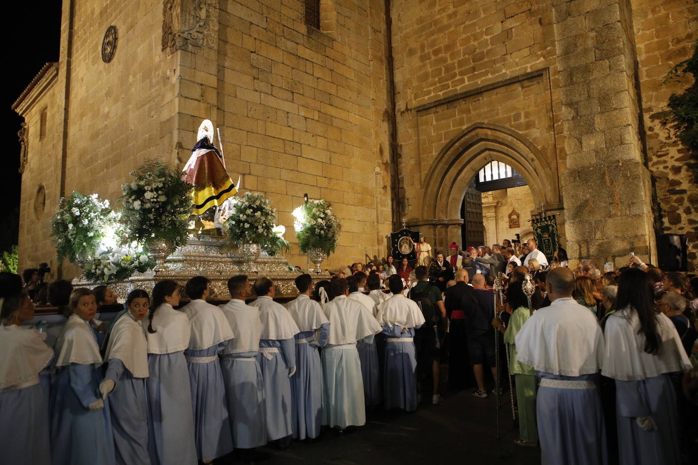 Imágenes de la patrona por las calles de Cáceres (II)