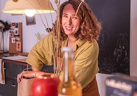 Isa lleva años apuntando mentalmente productos que le gustan y ahora los ofrece en 'La dicha'.