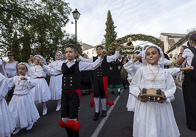 Los bailes y el folclore marcaron la jornada religiosa y tradicional.