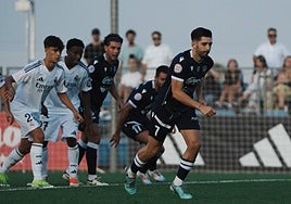 Margallo lanza el penalti que ponía el 2-3 ante el Real Madrid C en Valdebebas.