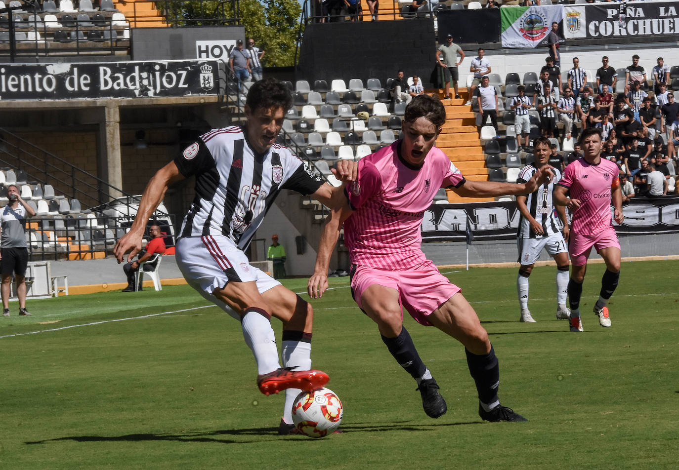 La victoria del Badajoz ante el Olivenza, en imágenes