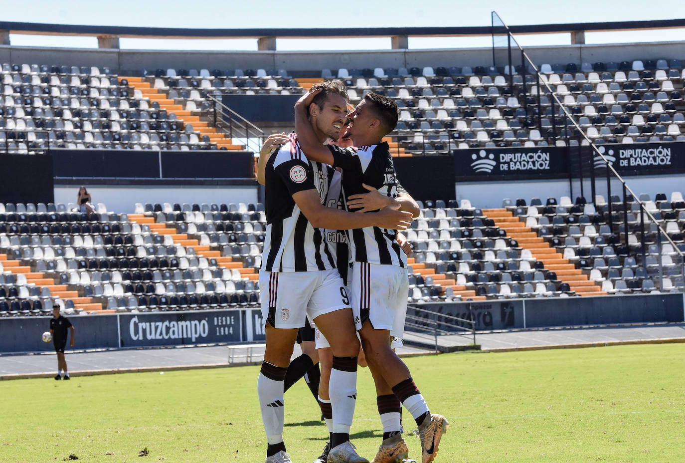 La victoria del Badajoz ante el Olivenza, en imágenes