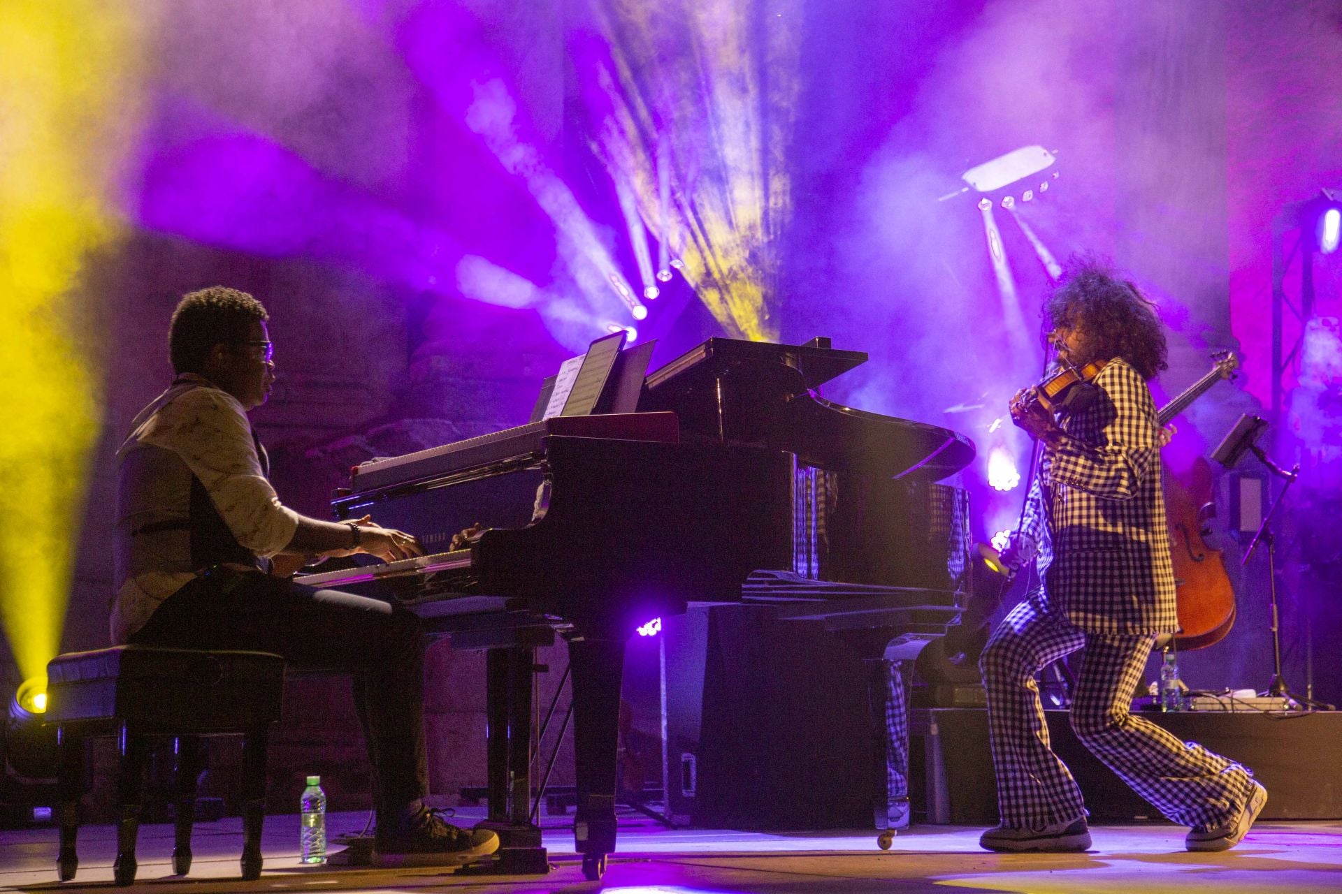 El concierto de Ara Malikian en el Teatro Romano, en imágenes