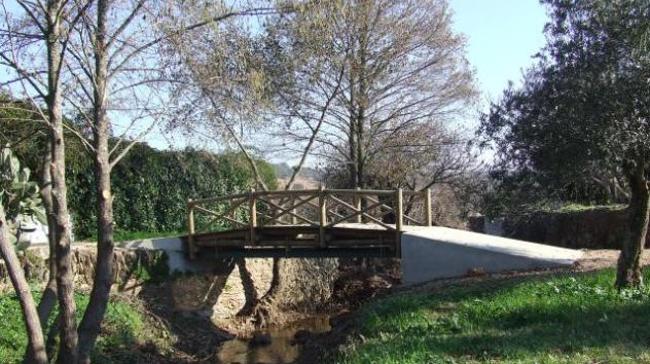 ¿Cuánto crees que mide el puente internacional más pequeño del mundo? Está ubicado en La Codosera (Badajoz).