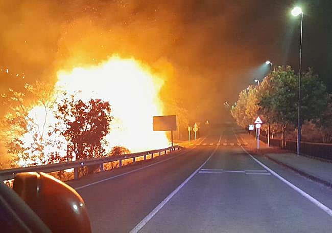 Fuego anoche en el Paseo Alto.