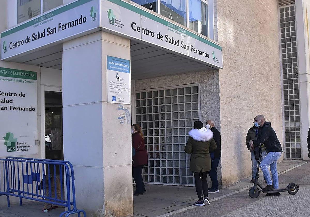 Entrada a un centro de salud de Badajoz.