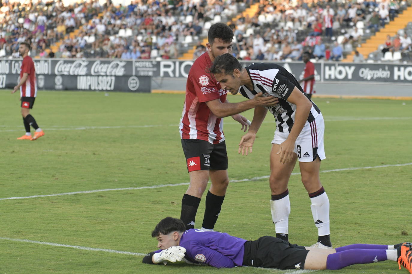 El partido del Badajoz contra Azuaga, en imágenes (I)