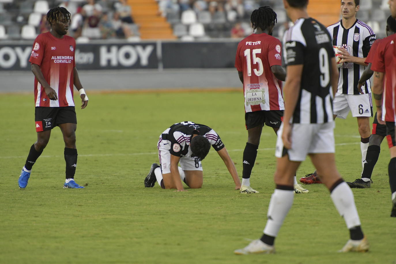 El partido del Badajoz contra Azuaga, en imágenes (I)