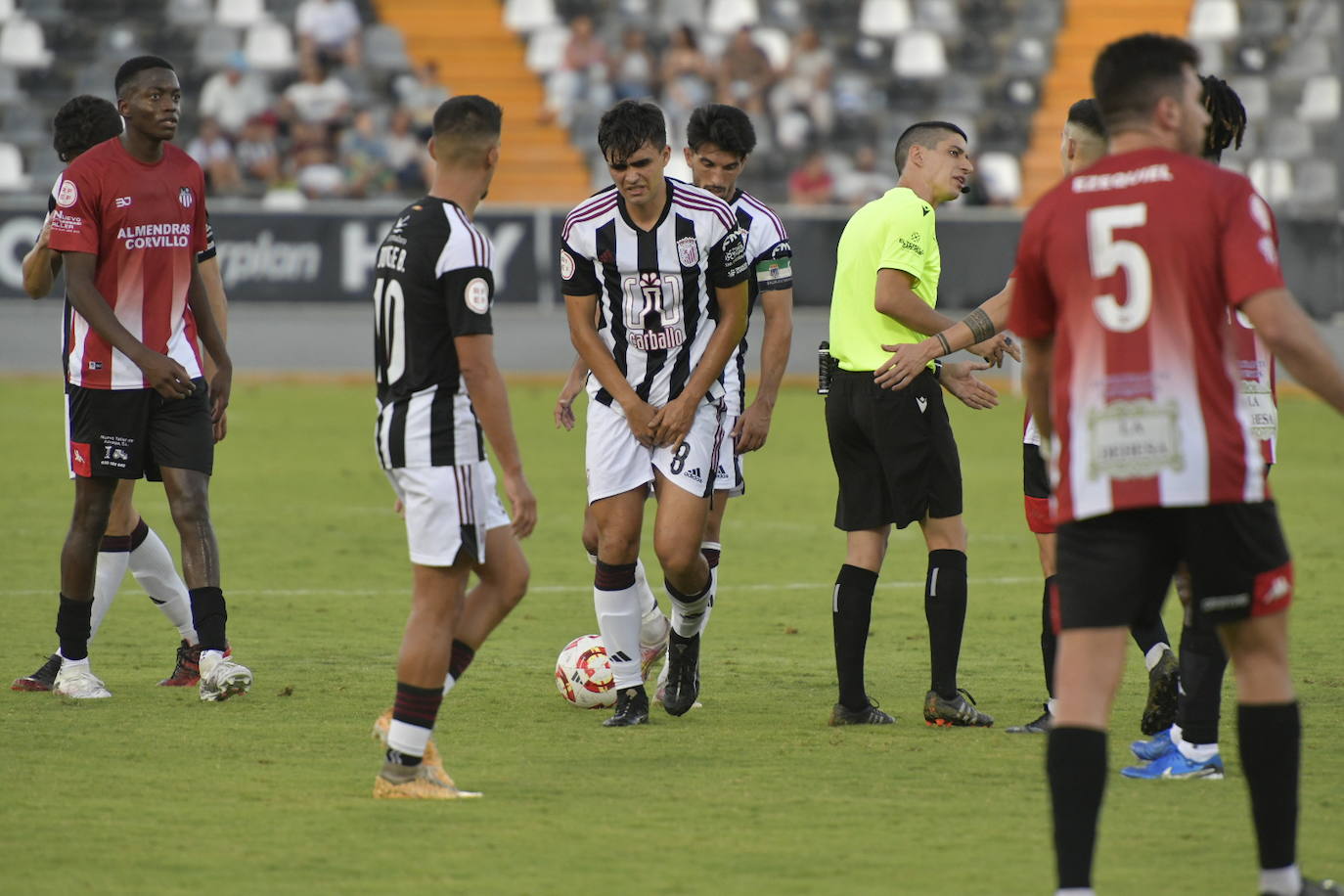 El partido del Badajoz contra Azuaga, en imágenes (I)