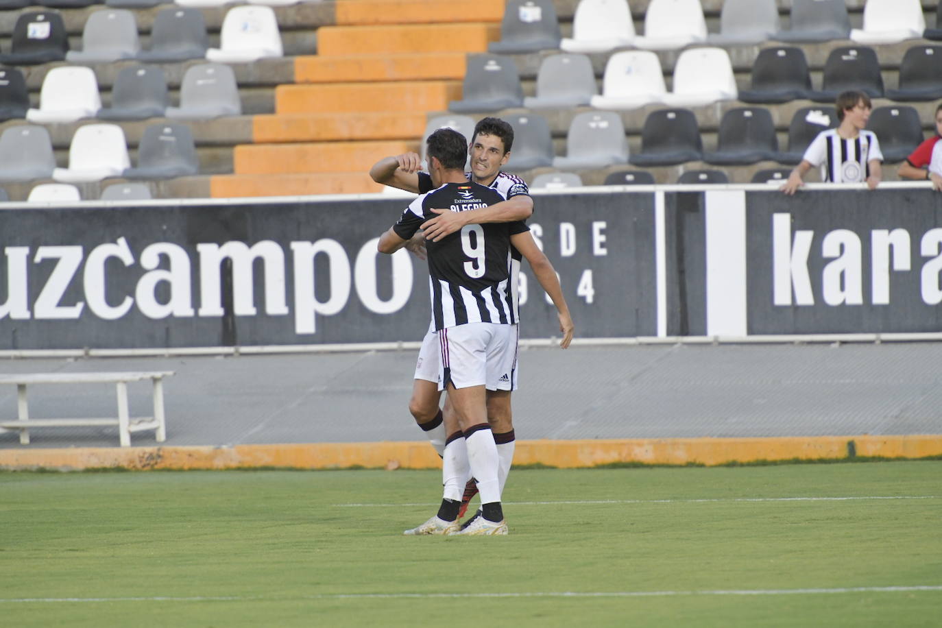 El partido del Badajoz contra Azuaga, en imágenes (I)