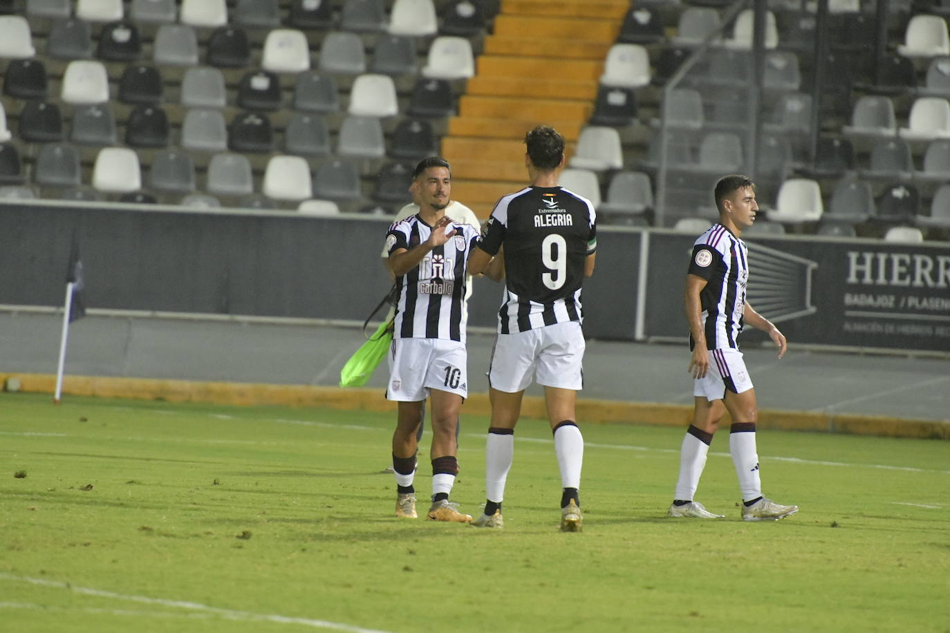 El partido del Badajoz contra Azuaga, en imágenes (I)