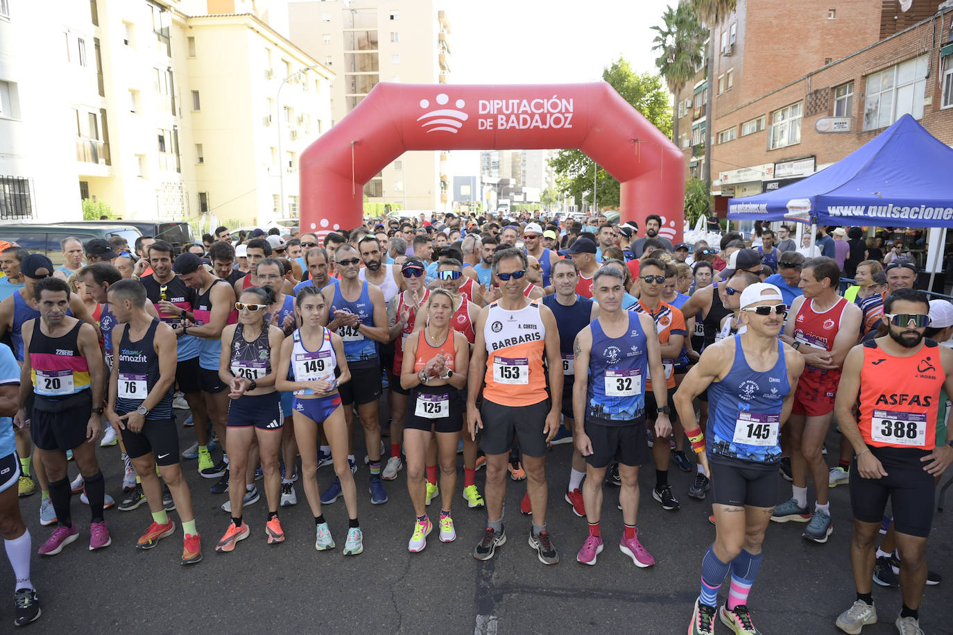 La Carrera Contra el Cáncer de Badajoz, en imágenes (I)
