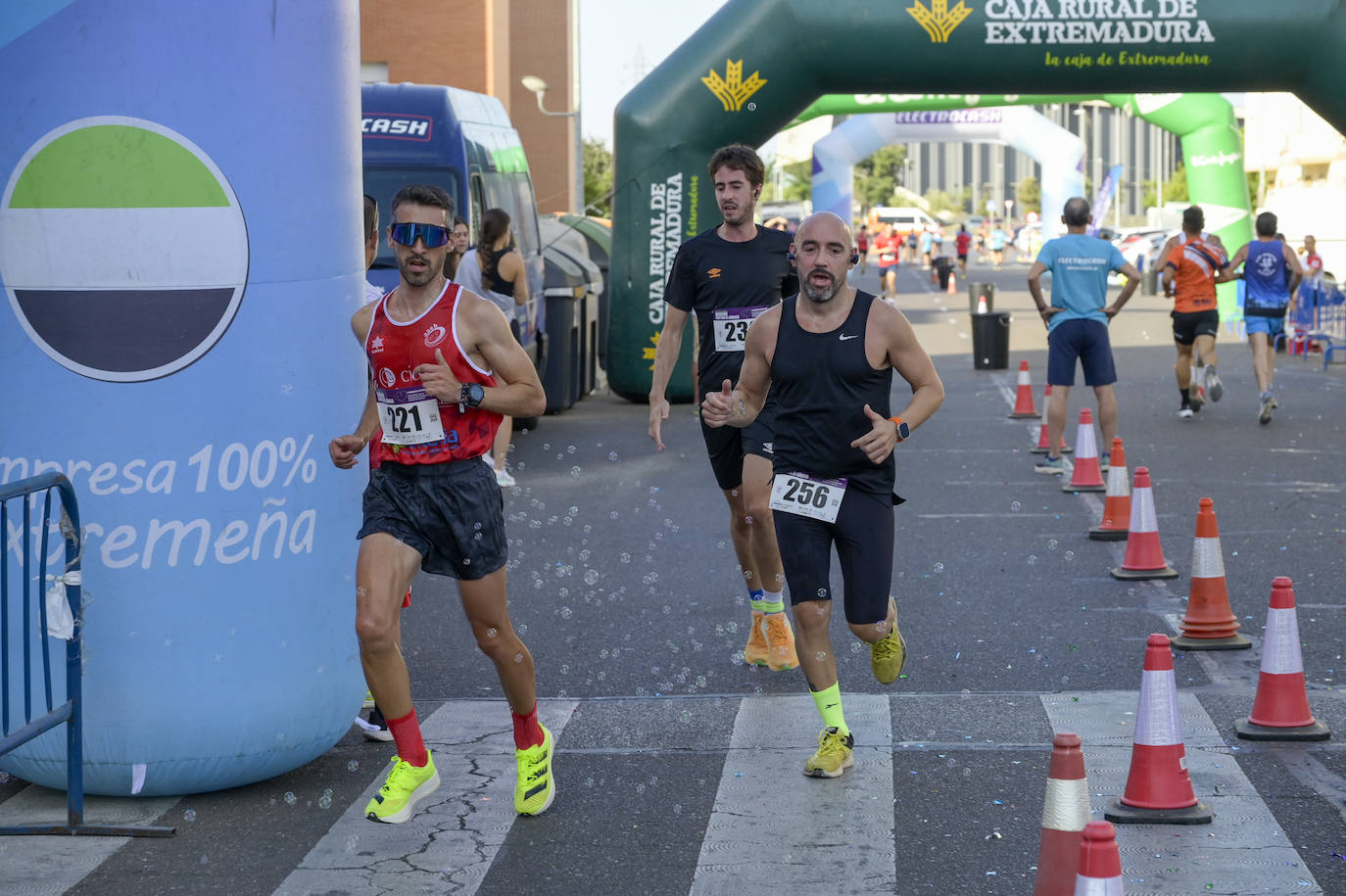 La Carrera Contra el Cáncer de Badajoz, en imágenes (I)