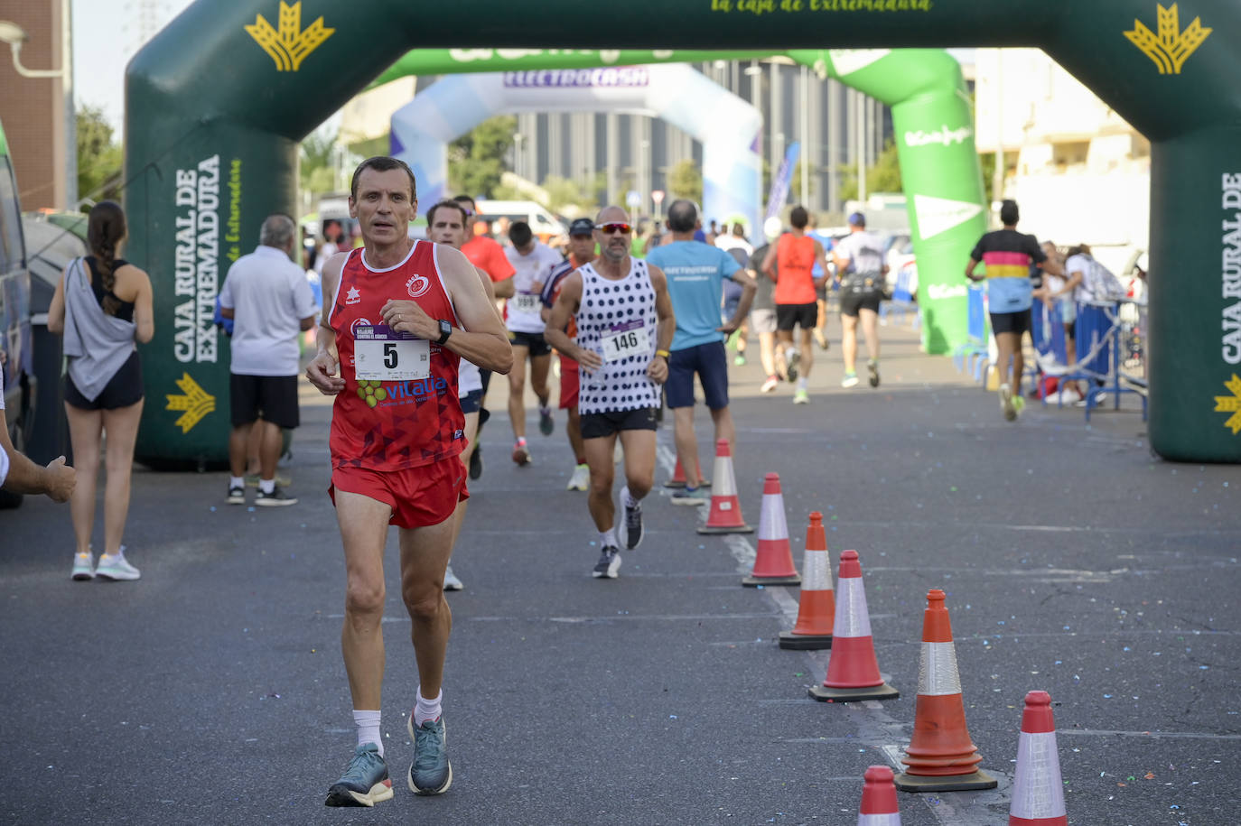 La Carrera Contra el Cáncer de Badajoz, en imágenes (I)