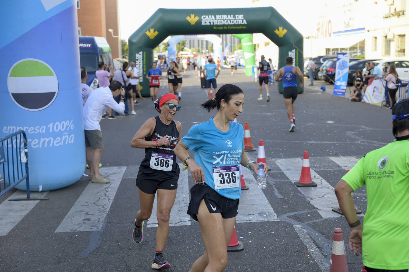 La Carrera Contra el Cáncer de Badajoz, en imágenes (I)