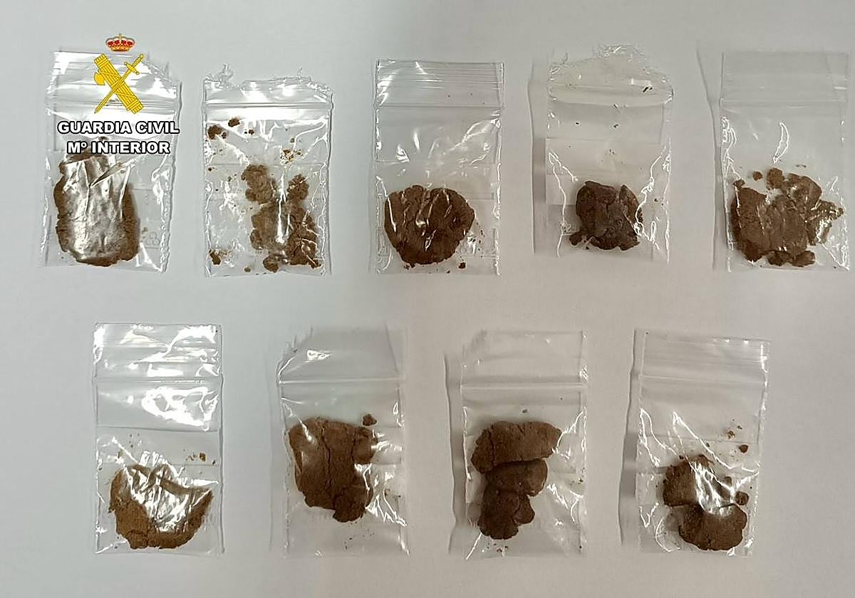 Droga incautada por la Guardia Civil.