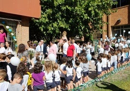 Llegada de la imagen de la Virgen de la Montaña al colegio religioso Josefinas.