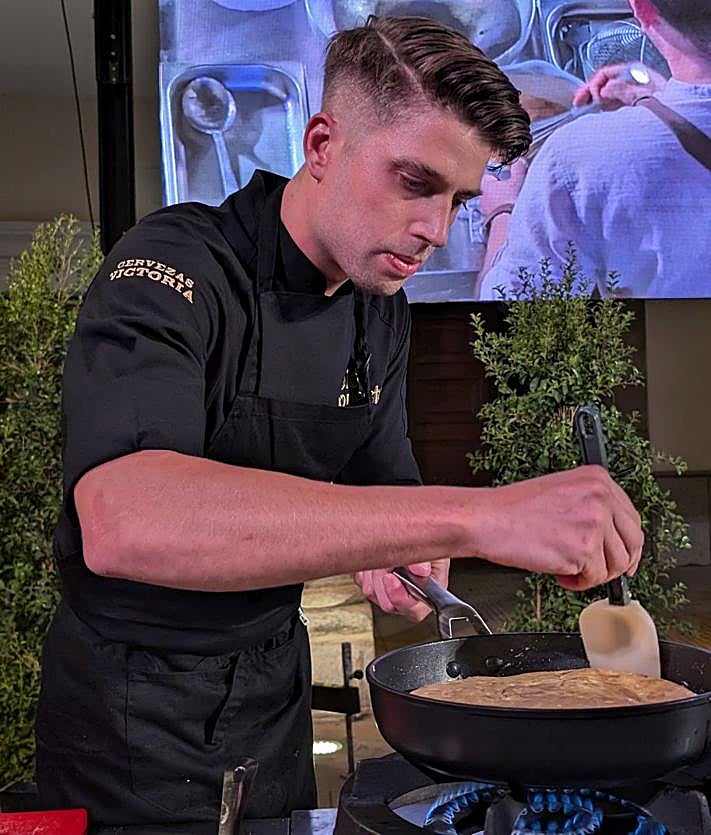 Imagen secundaria 2 - Adrián Cuevas, el rey de la tortilla de patatas