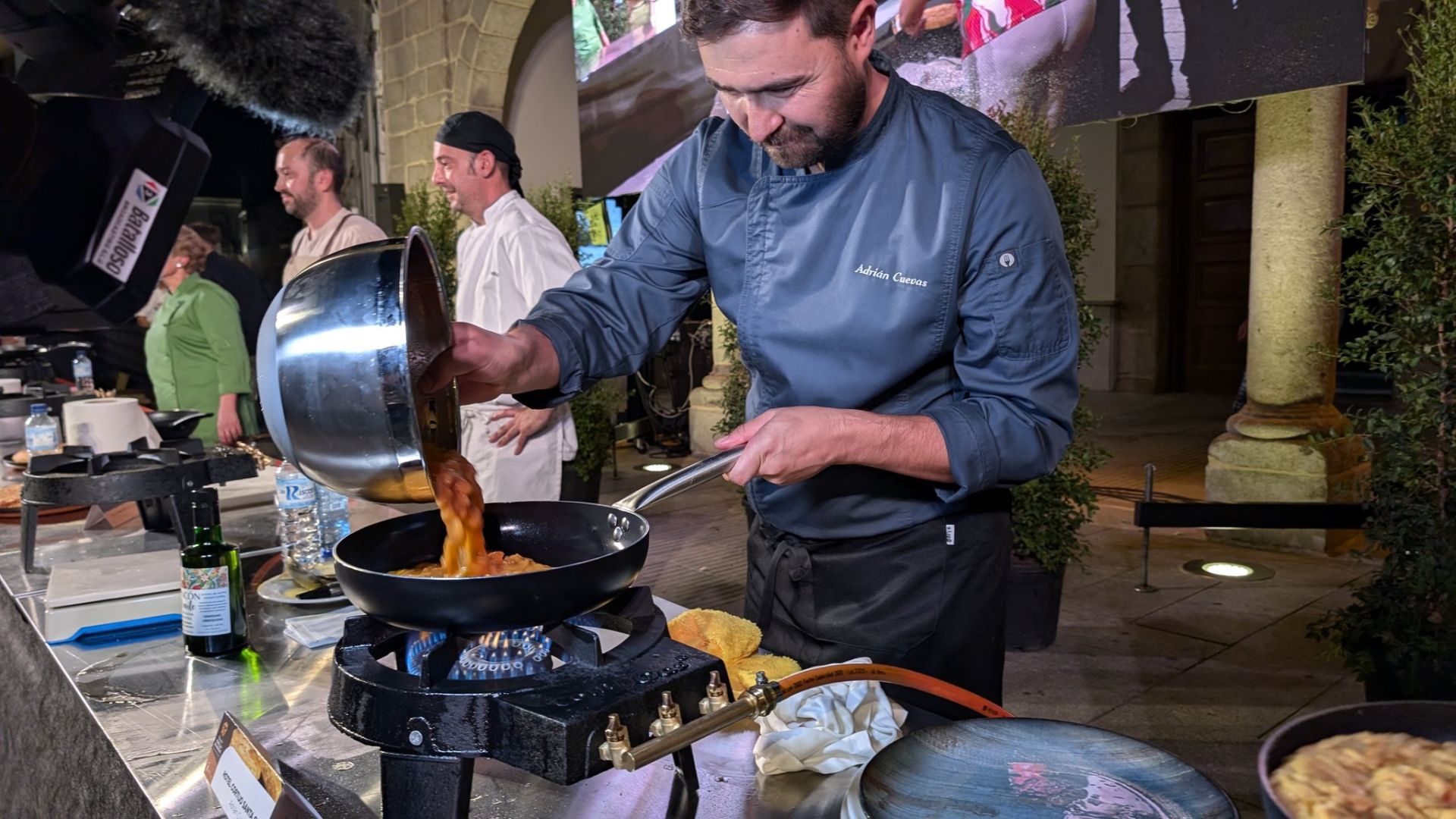 Imagen secundaria 1 - Adrián Cuevas, el rey de la tortilla de patatas