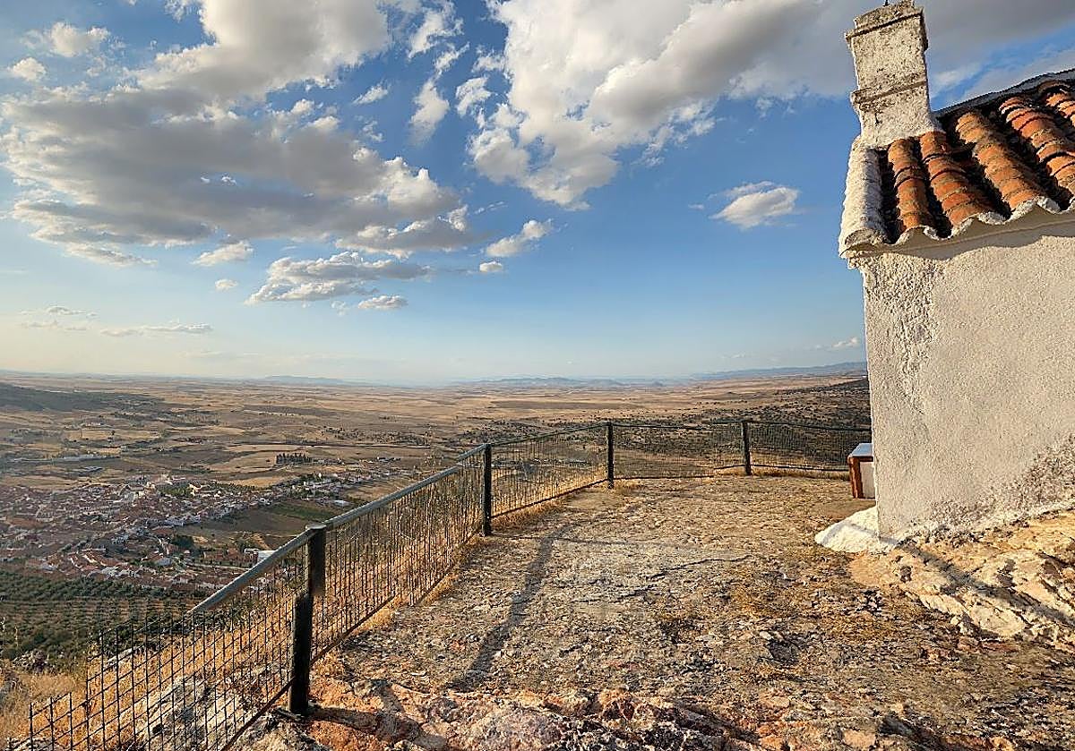 Vista de Cabeza del Buey desde la ermita del Calvario.