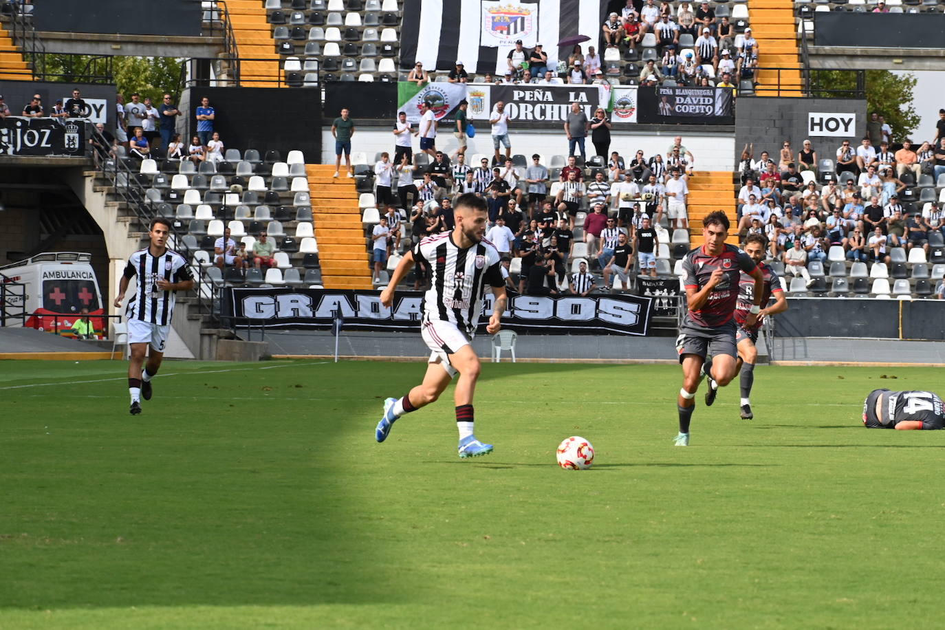 La victoria del Badajoz al Llerenense, en imágenes