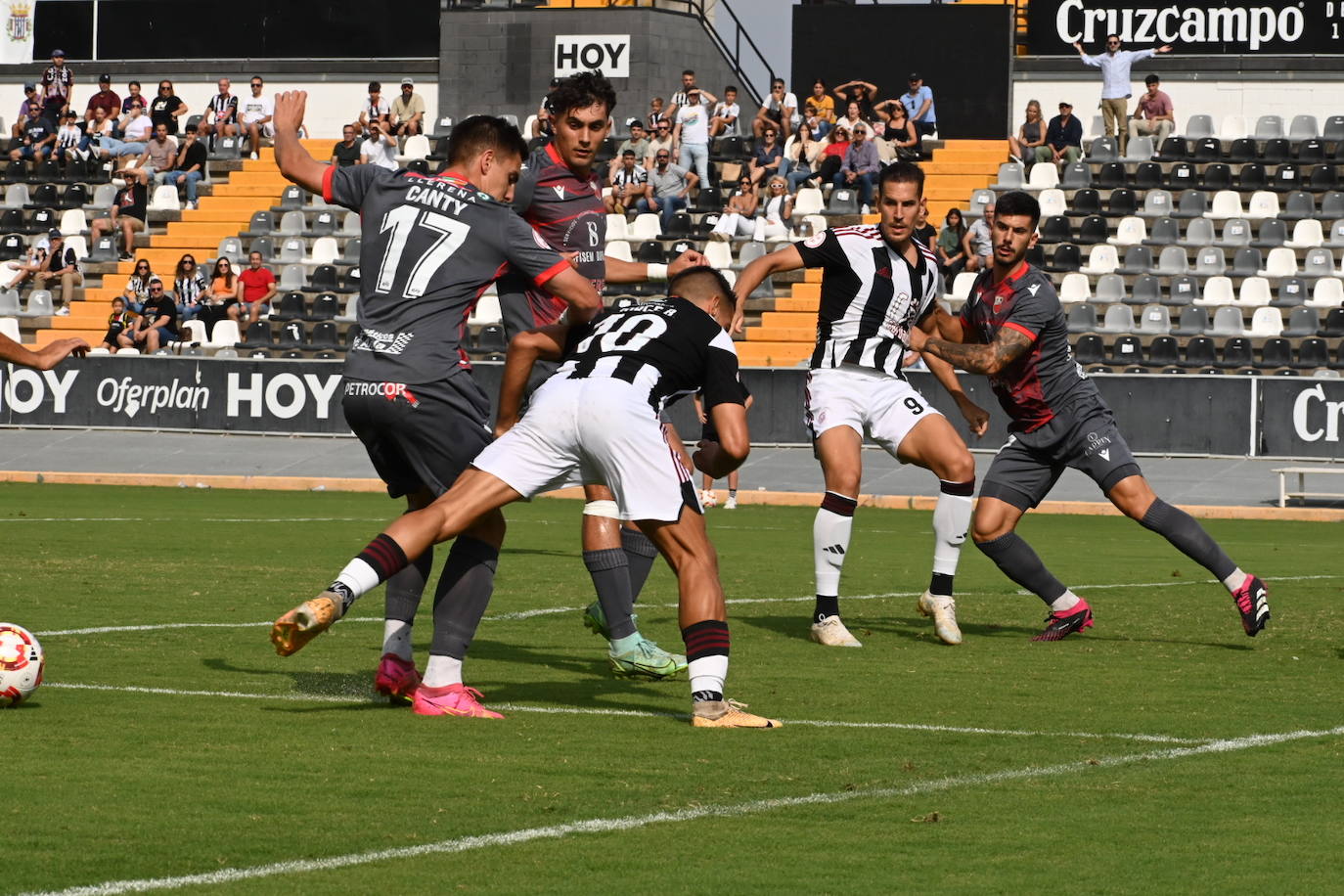 La victoria del Badajoz al Llerenense, en imágenes