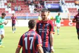 Platero y Callejón celebran uno de los goles.