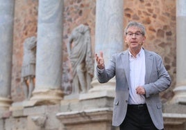 Santiago Posteguillo en el encuentro con los lectores en el Teatro Romano.