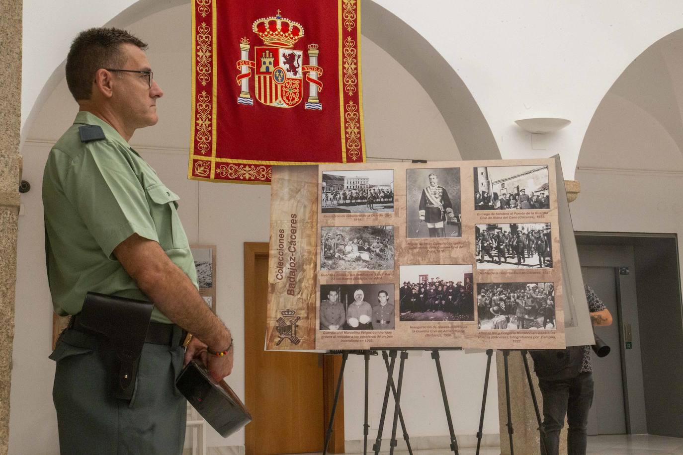 La historia de la Guardia Civil se exhibe en la Asamblea | Fotos